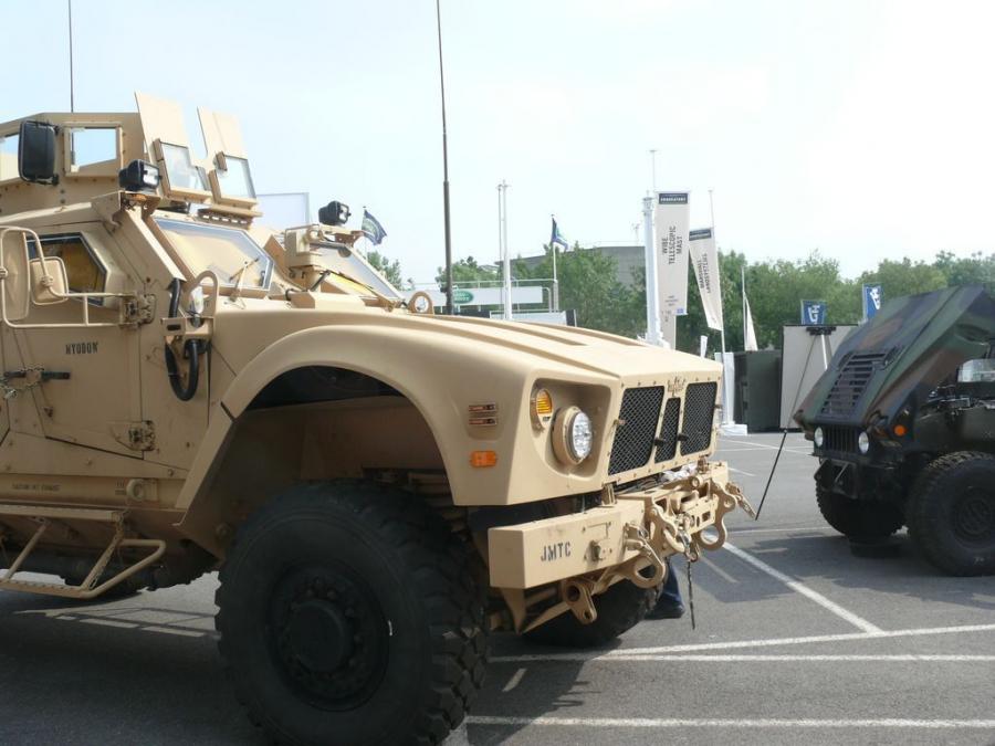 Детали экстерьера Oshkosh M-ATV 2009 года  (фото 30 из 676)